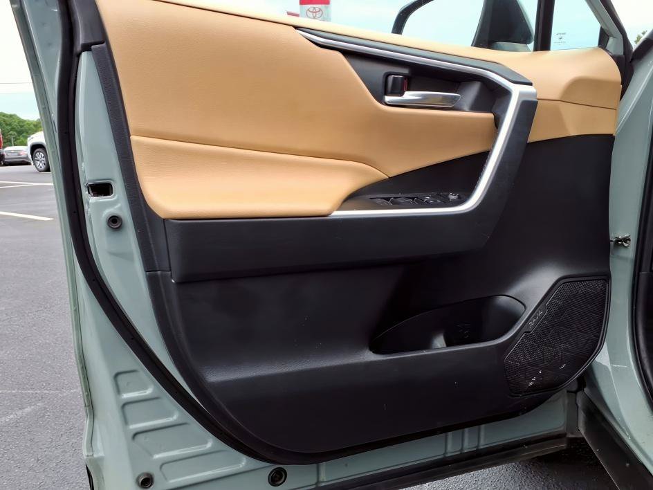 Used 2022 Lunar Rock Toyota XLE image 17