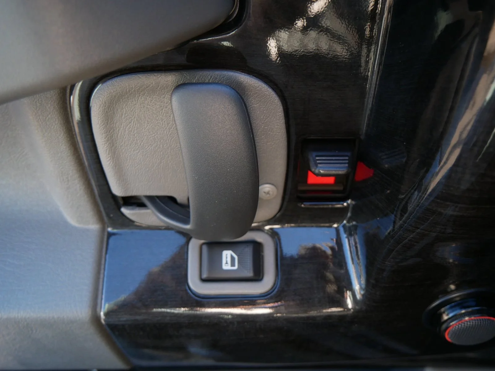 Used 2025 Onyx Black GMC Work Van image 32