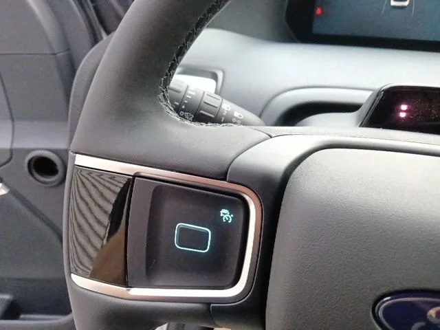 New 2025 Star White Metallic Tri-Coat Ford Active image 18