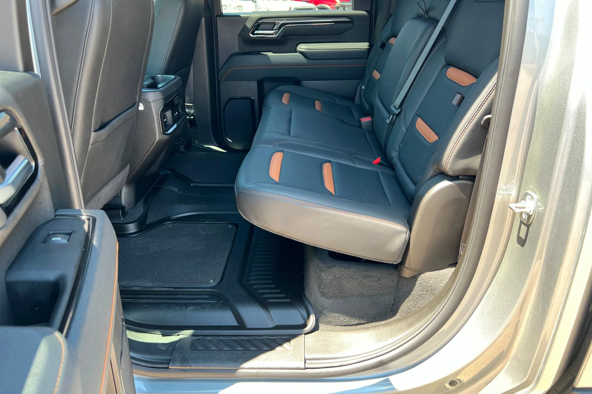 Used 2025 Sterling Metallic GMC AT4 image 21