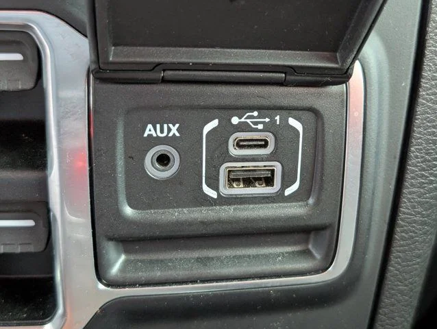 Used 2021 Snazzberry Pearlcoat Jeep Overland image 19