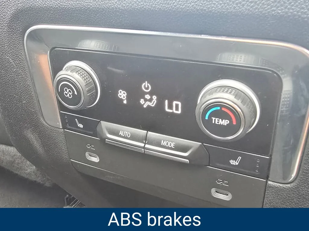 Used 2022 Gray Chevrolet Z71 image 18