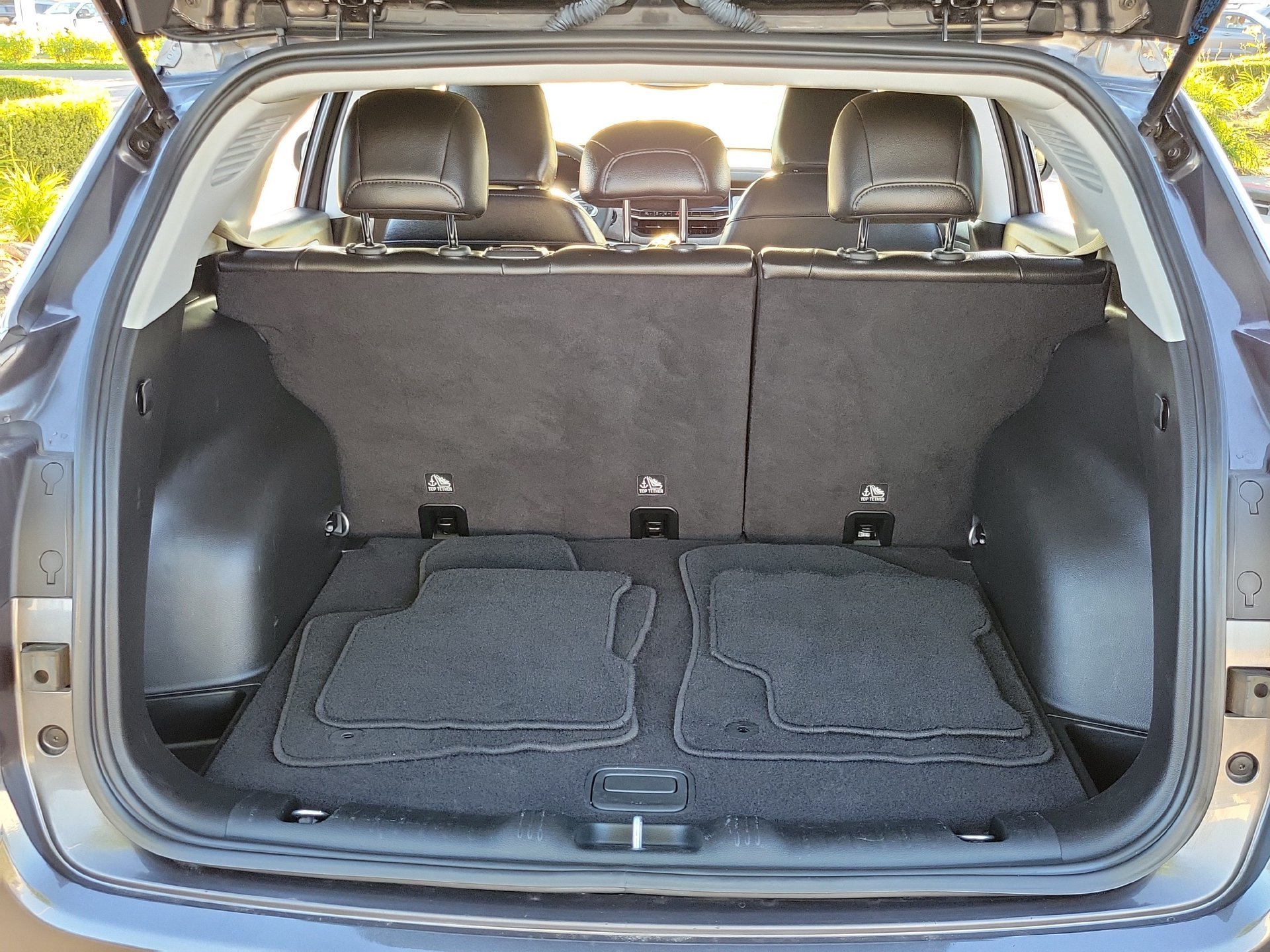 Certified Used 2022 Gray Jeep Latitude image 18
