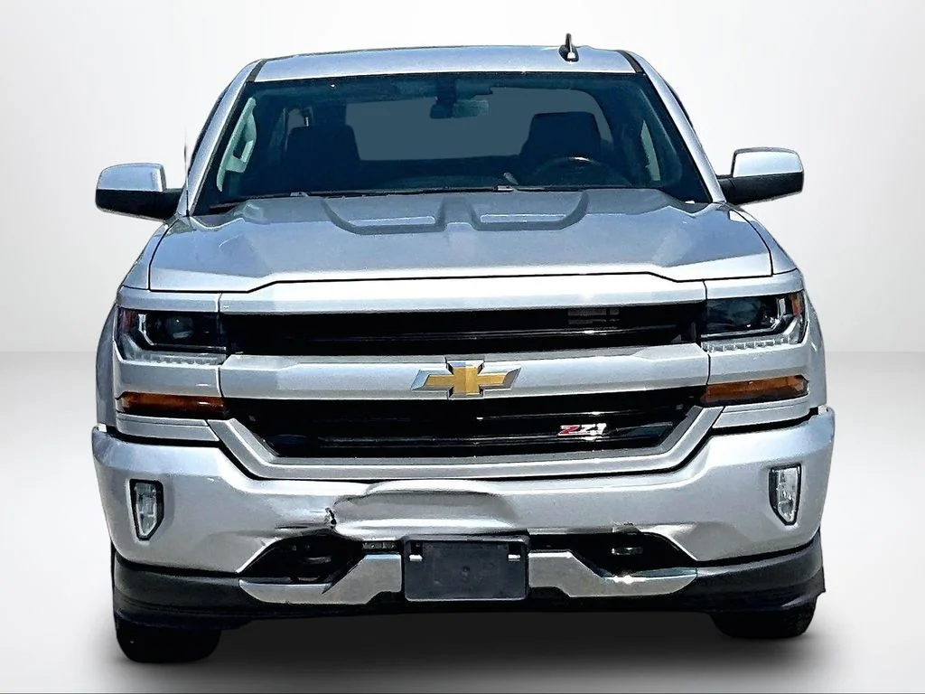 Used 2019 Silver Chevrolet LT image 4