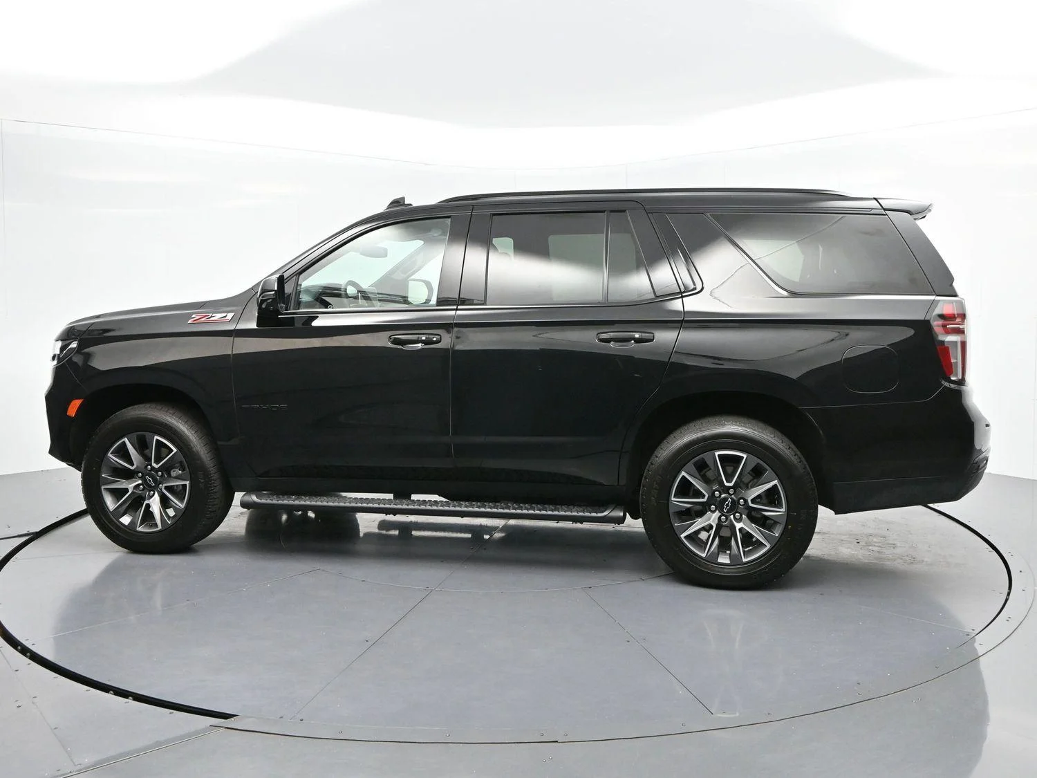 Used 2023 Black Chevrolet Z71 image 5