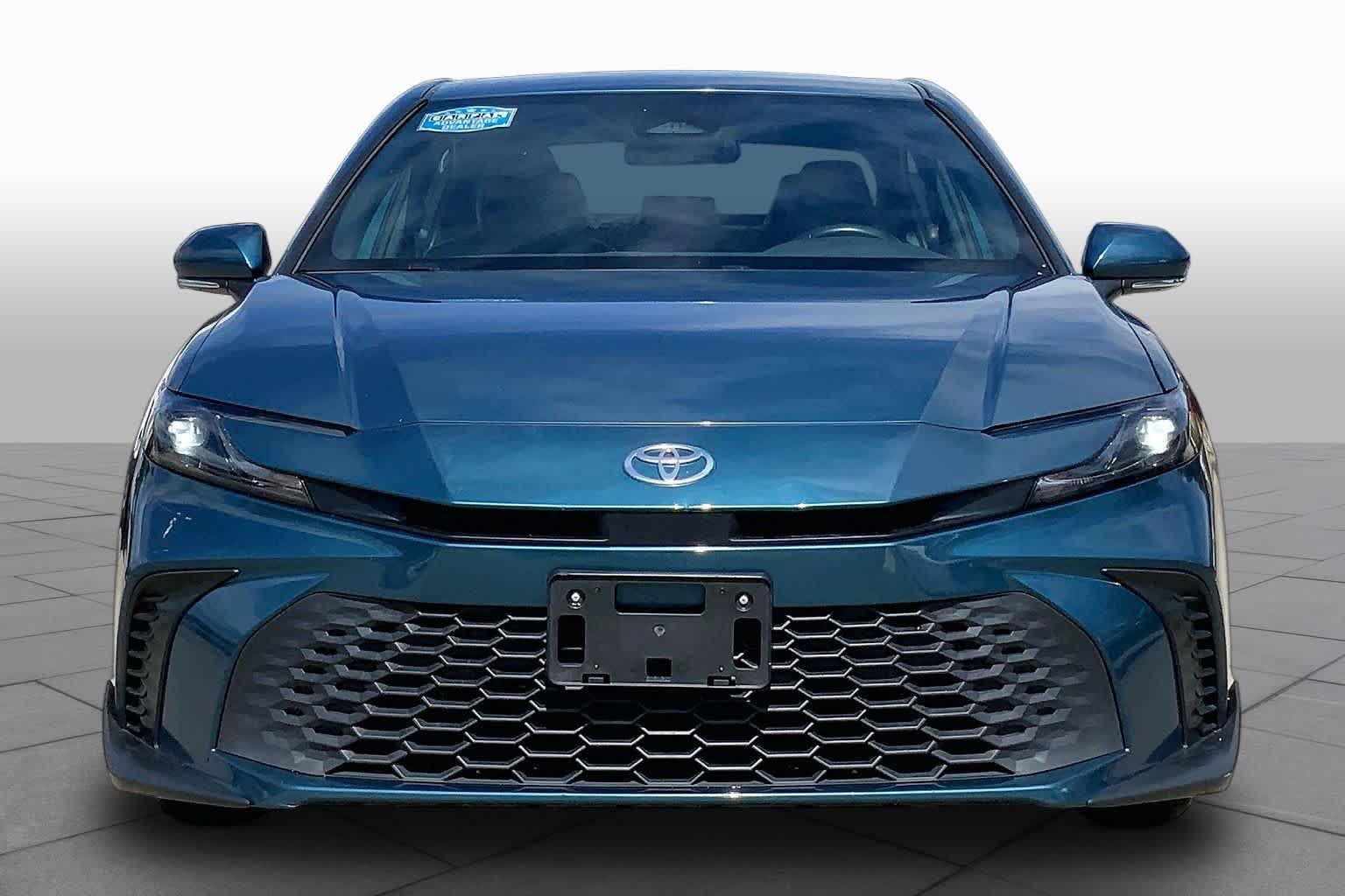 Used 2025 Ocean Gem Toyota SE image 4