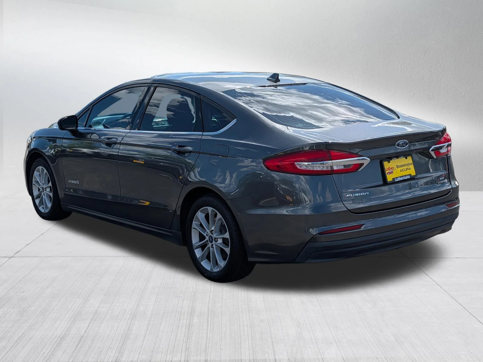 Used 2019 Magnetic Metallic Ford SE image 5