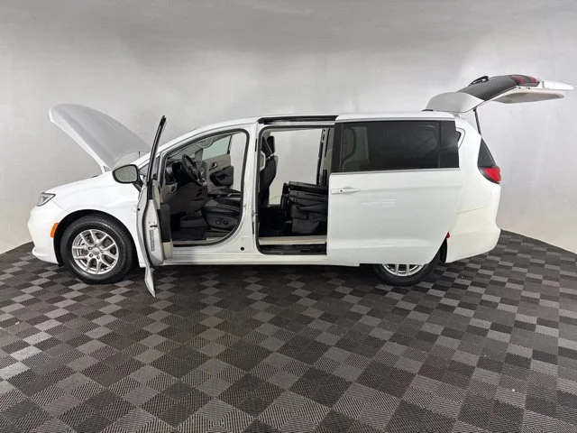 Used 2023 White Chrysler Touring L image 12