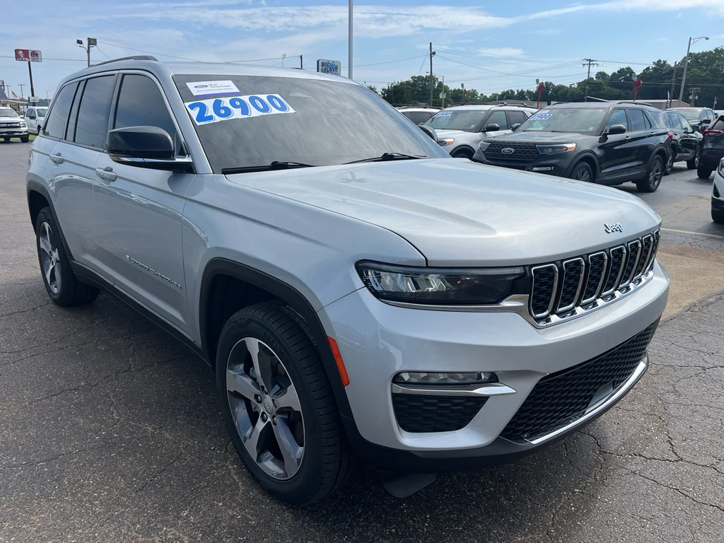 Used 2023 Silver Zynith Jeep 4xe image 3