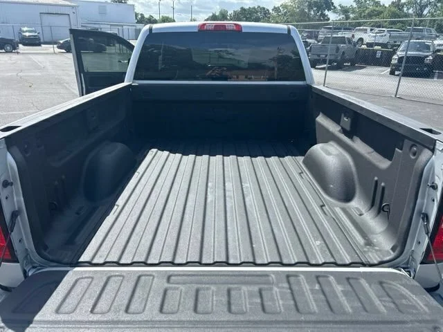 Used 2018 SILVER ICE METALLIC Chevrolet LT image 17