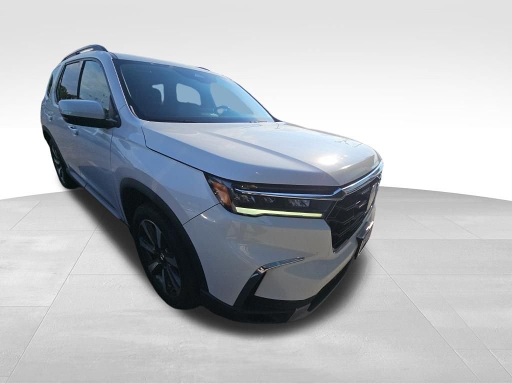 Used 2023 White Honda Touring image 5