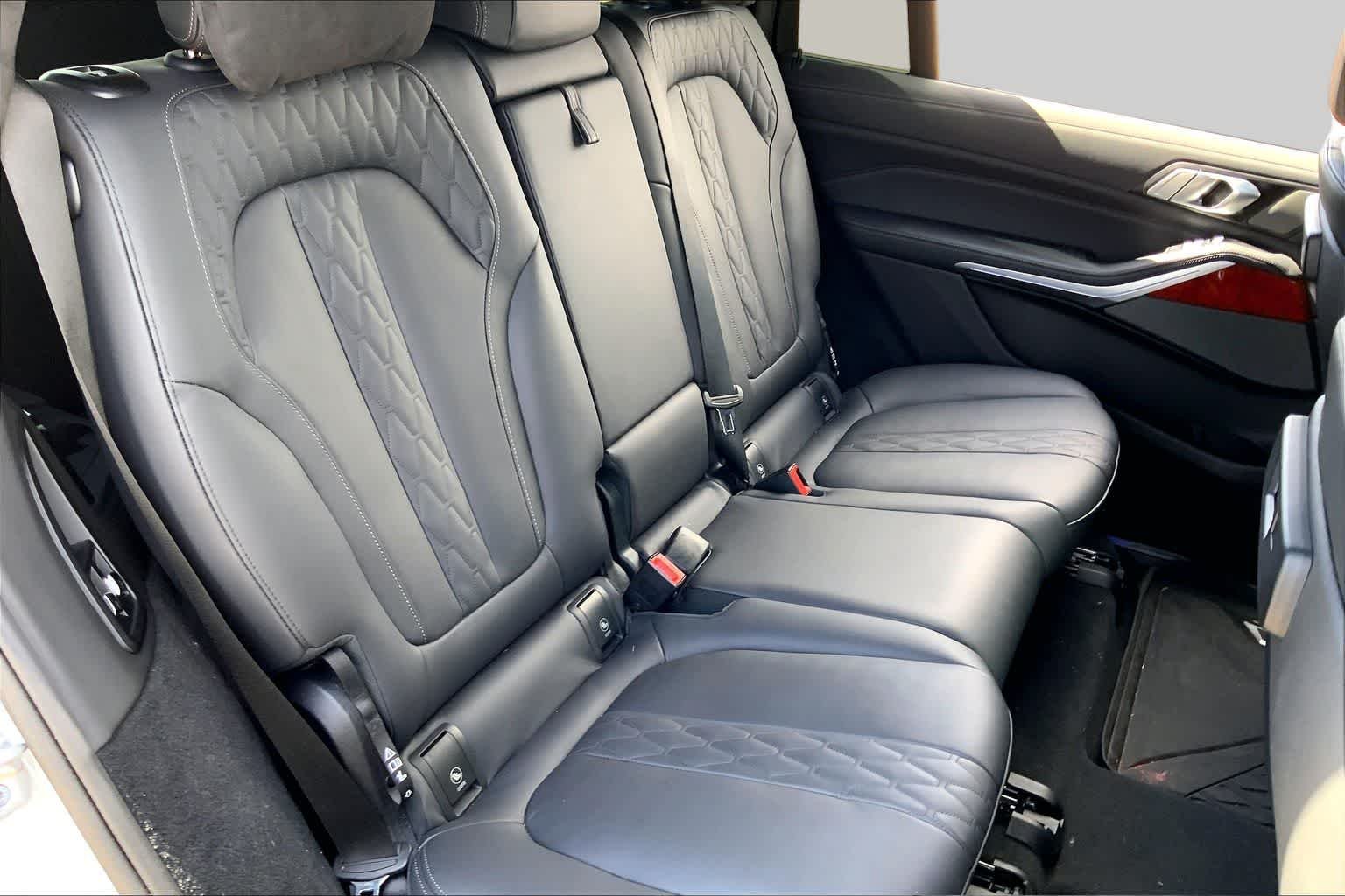 Used 2022 Mineral White Metallic BMW ALPINA XB7 image 19