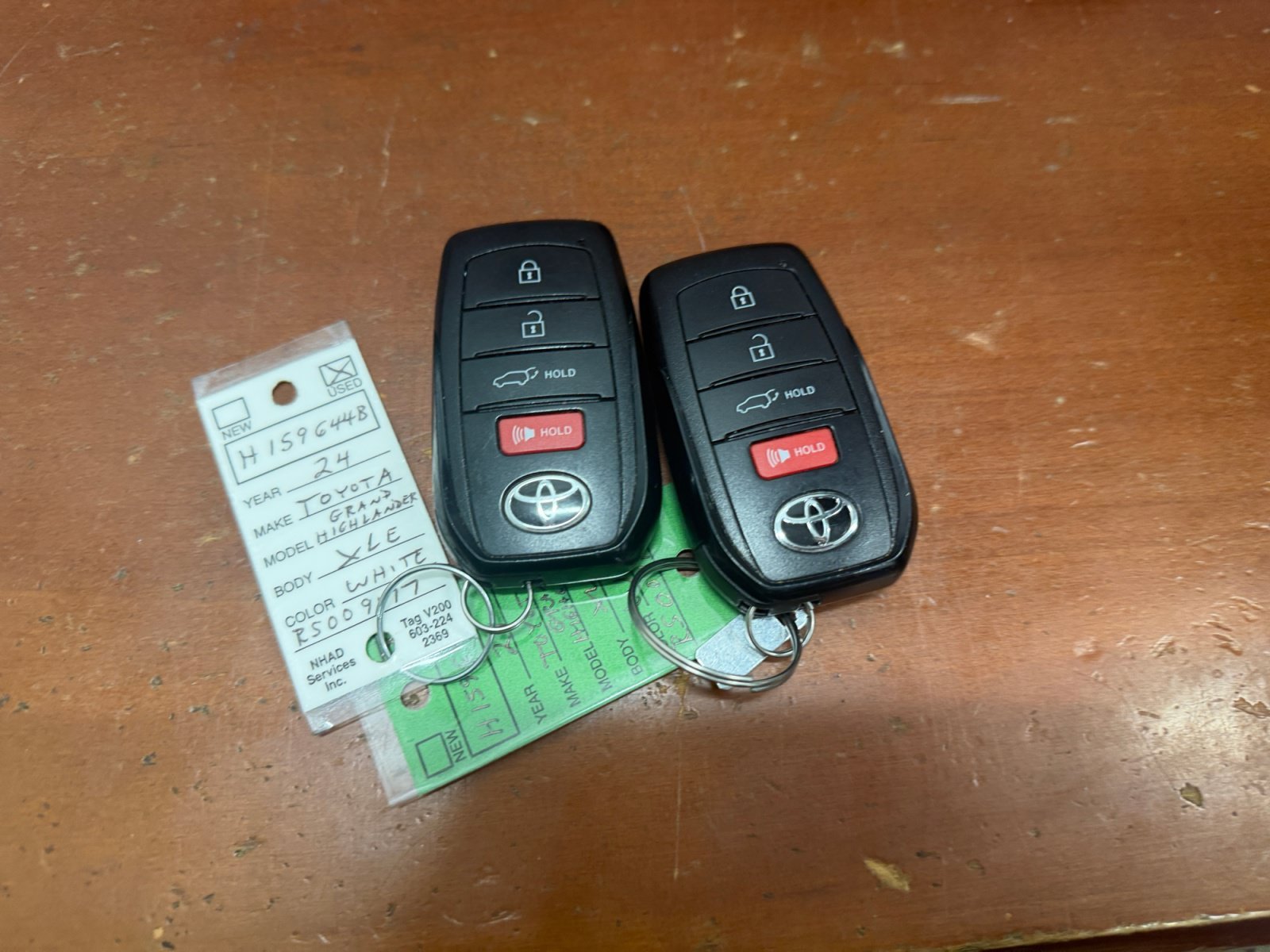 Used 2024 Cream Toyota XLE image 41