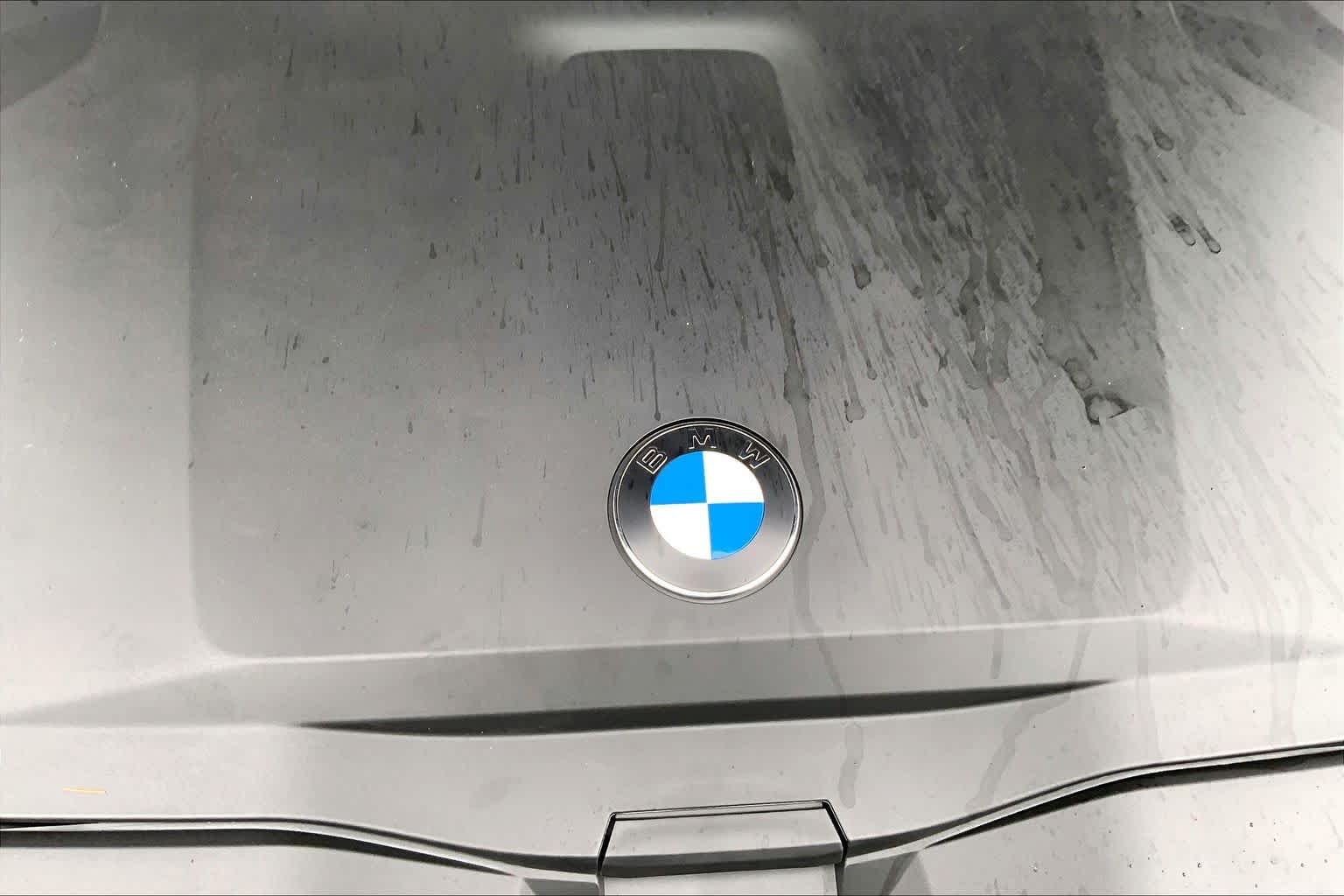 New 2027 Ocean Wave Blue Metallic BMW 50 xDrive image 17