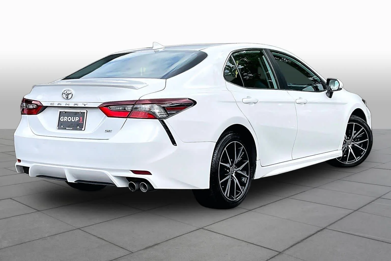 Used 2024 Ice Cap Toyota SE image 13