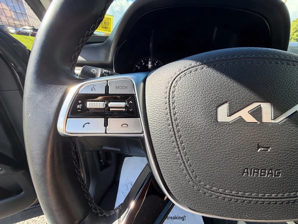 Used 2022 Black Kia EX image 28