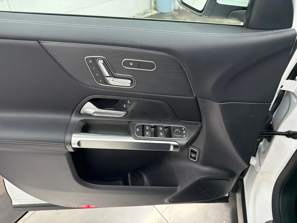 New 2026 White Mercedes-Benz GLB 250 image 16