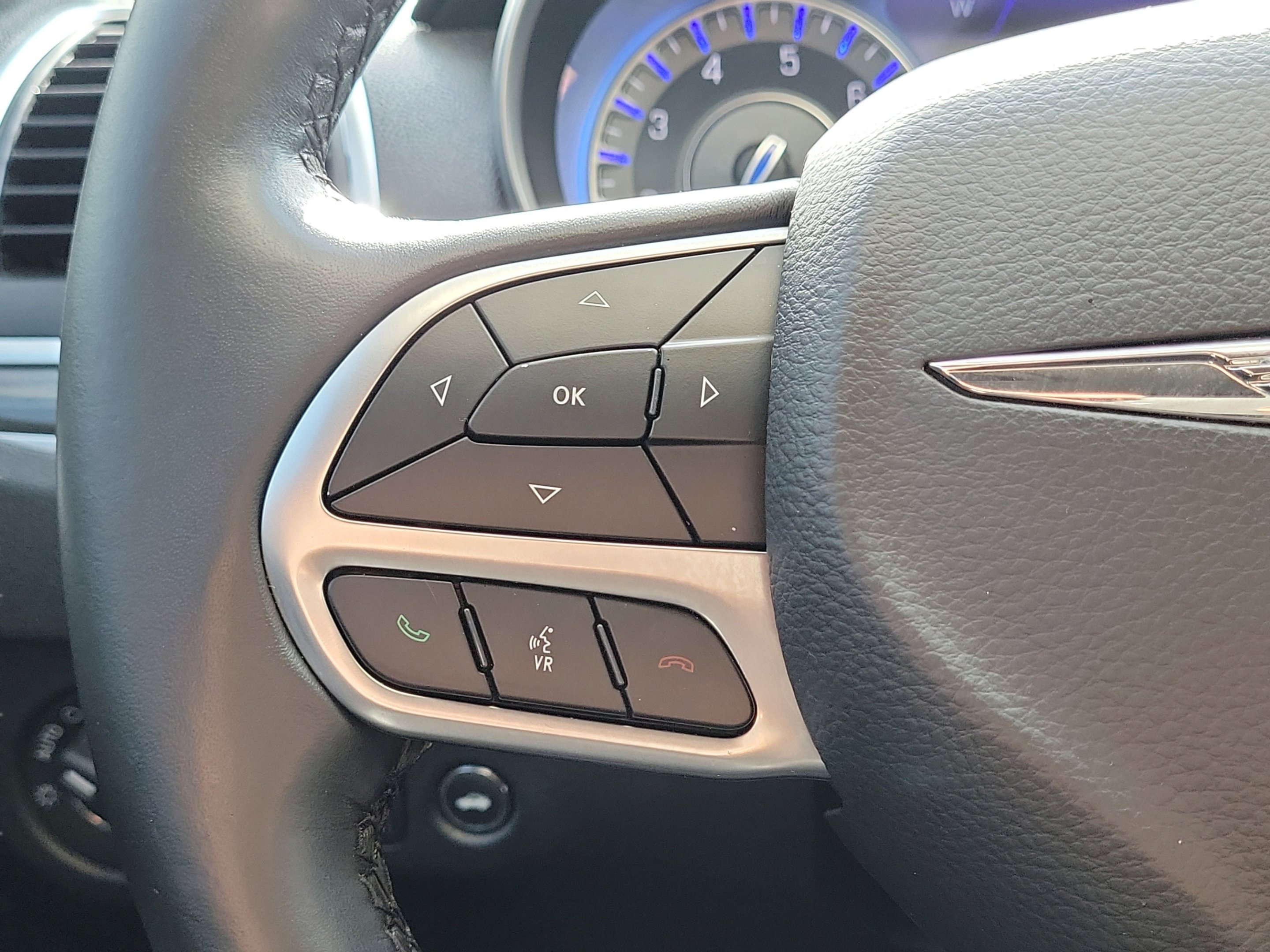 Used 2022 Bright White Clearcoat Chrysler Touring image 26