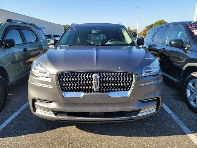 Used 2024 Gray Lincoln Reserve image 2