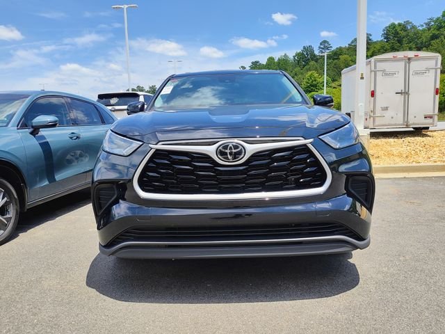 Used 2022 Black Toyota L image 2