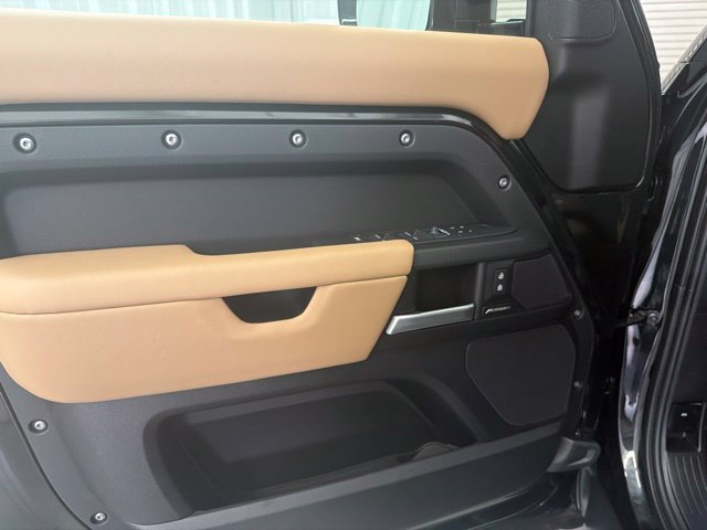 New 2026 Santorini Black Land Rover S image 8