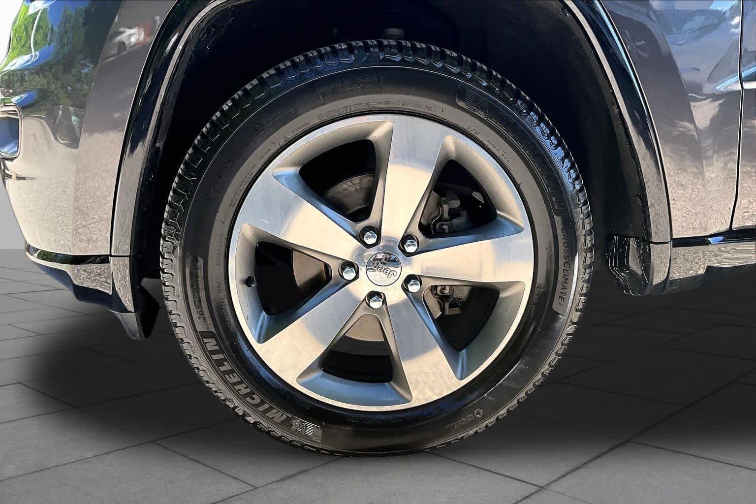Used 2016 Granite Crystal Metallic Clearcoat Jeep Limited 75th Anniversary image 11