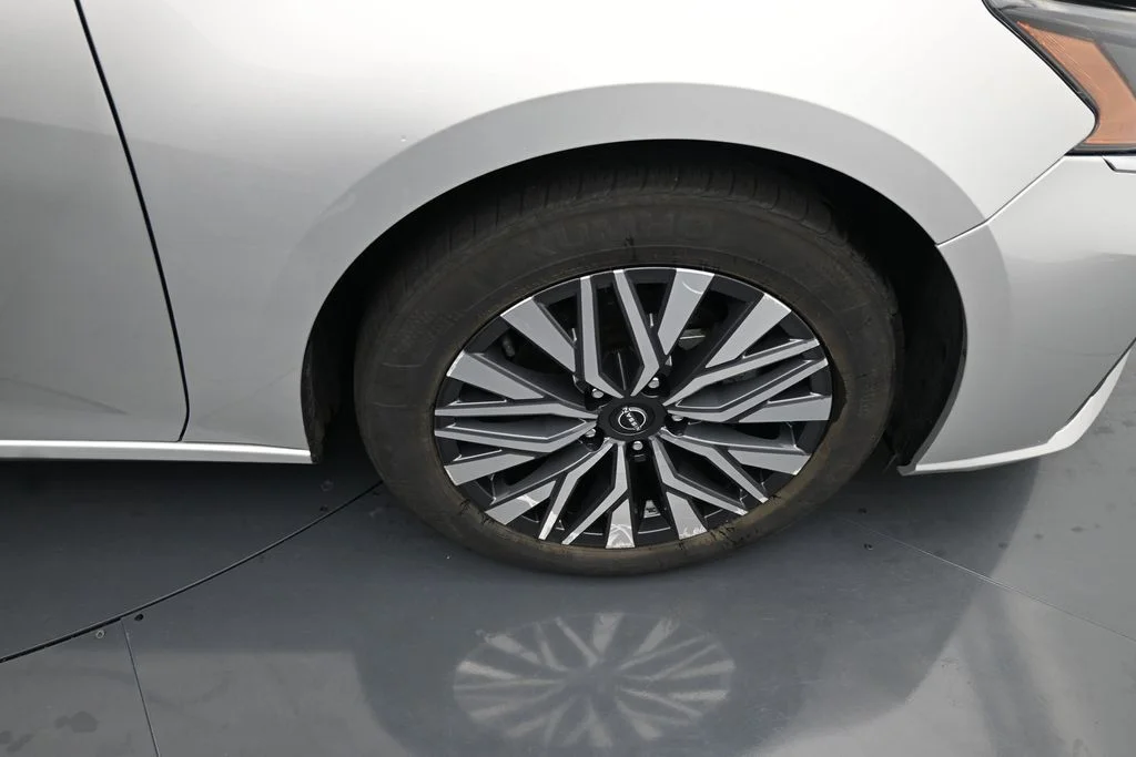 Used 2024 Silver Nissan 2.5 SV image 11