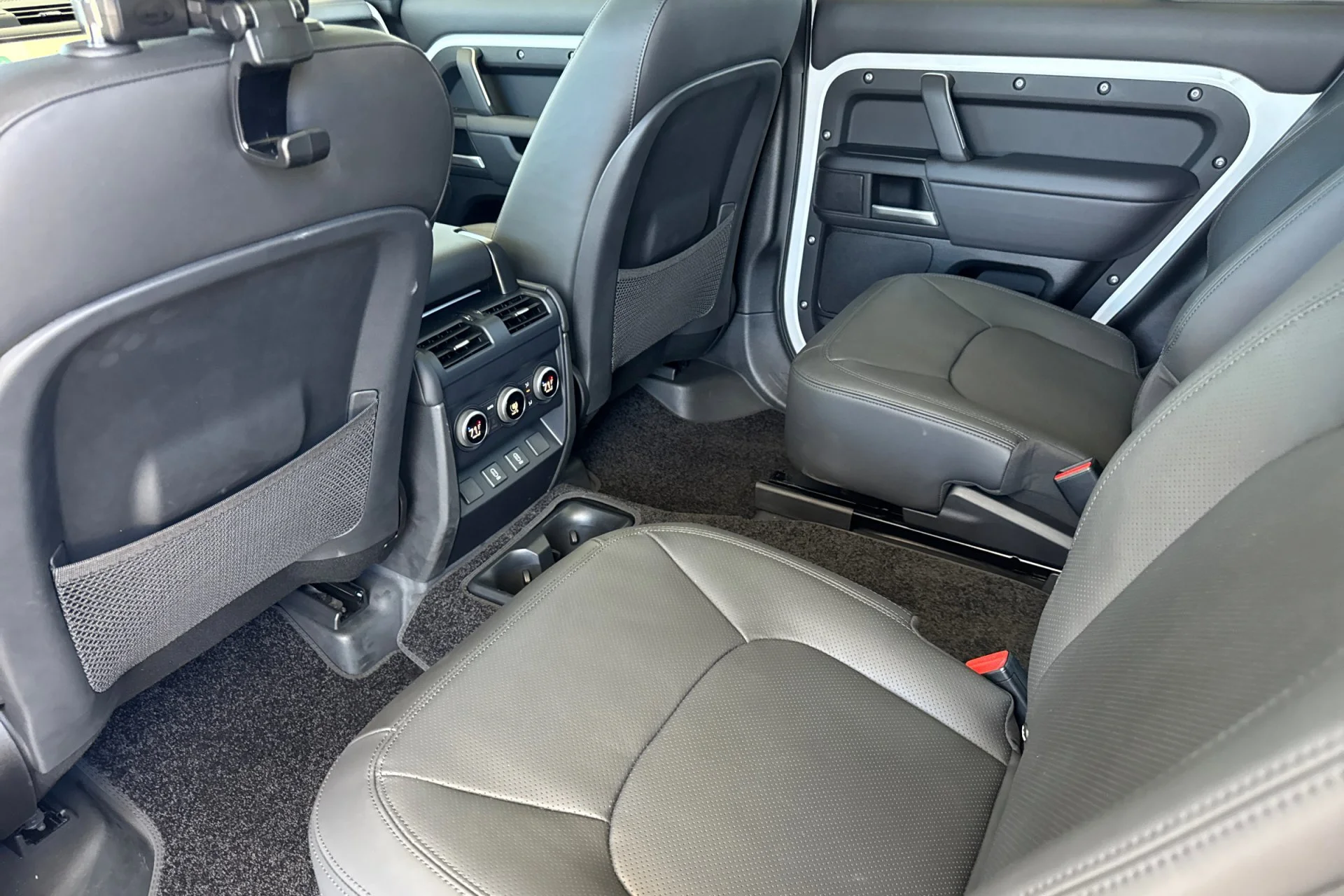 New 2026 Fuji White Land Rover S image 4