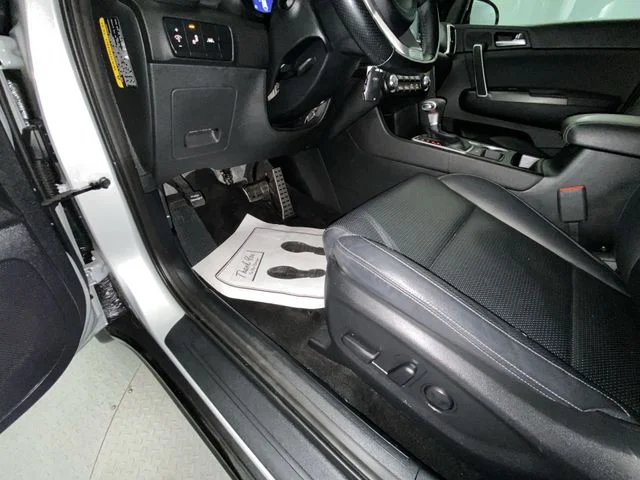 Used 2022 Silver Kia Nightfall image 12