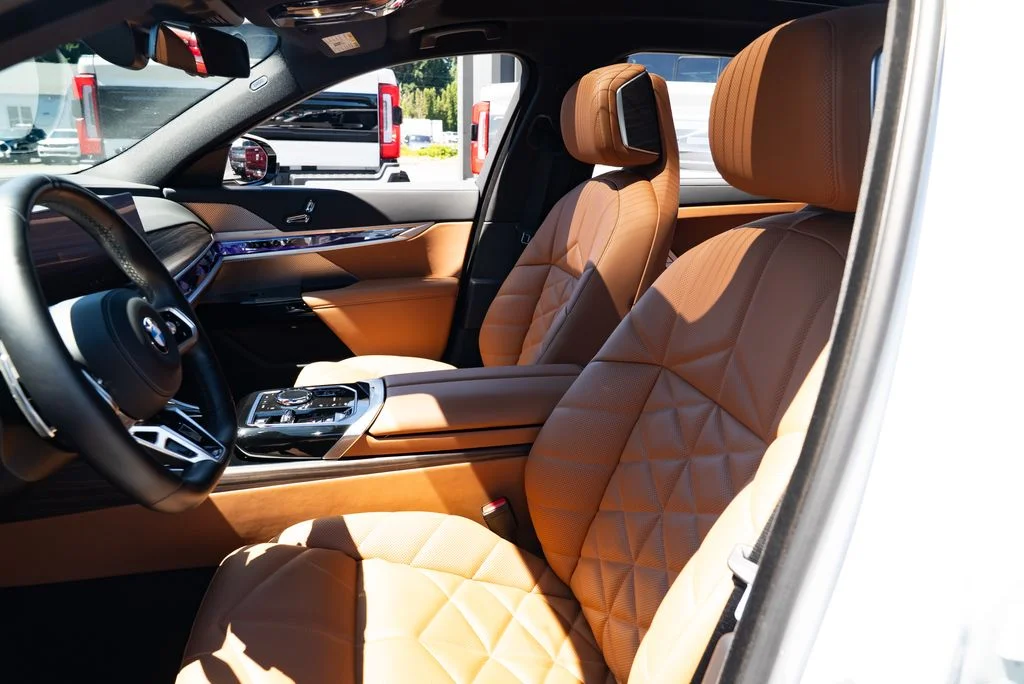 Used 2025 White BMW 740i xDrive image 20