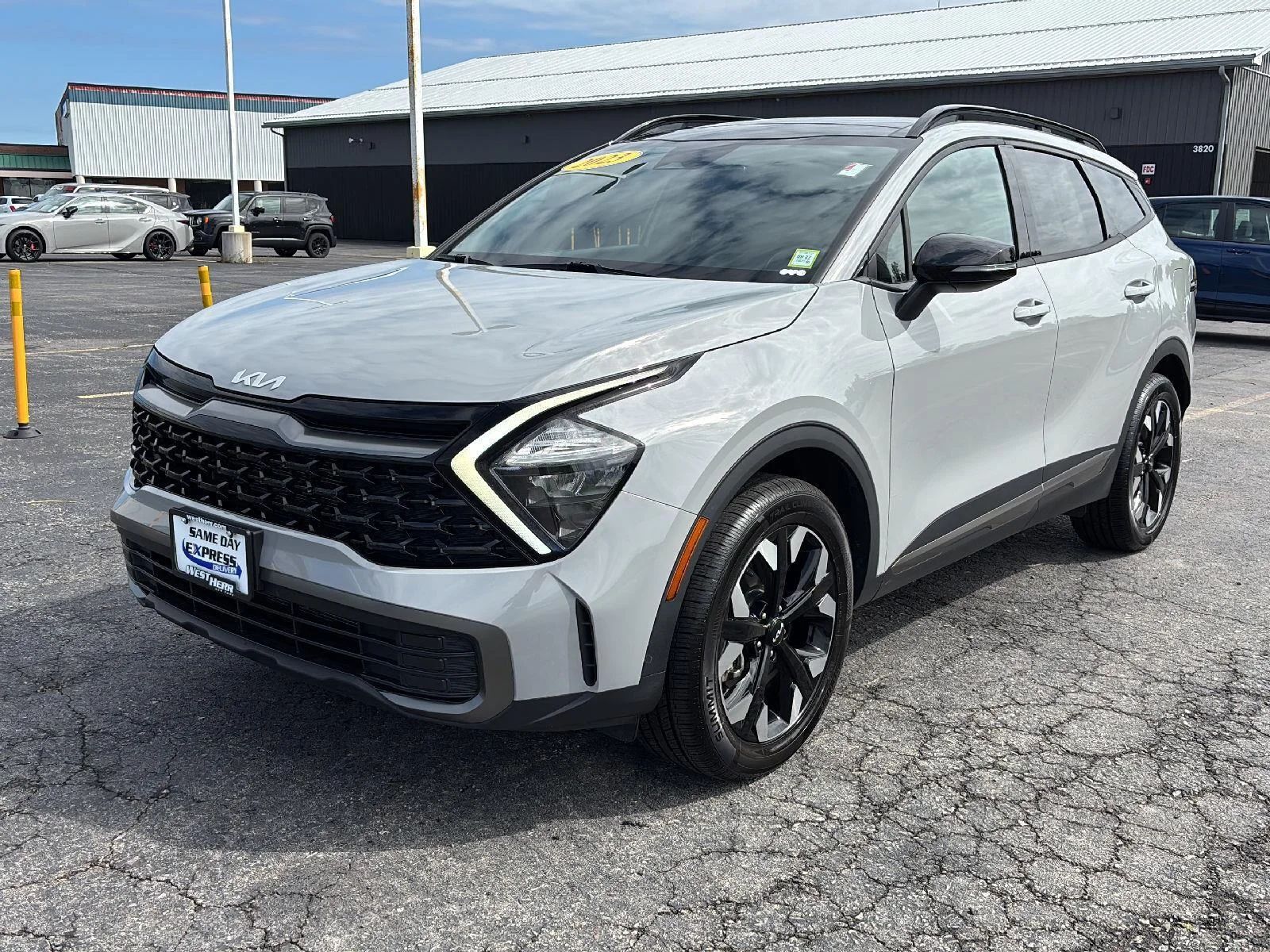 Used 2023  Kia X-Line image 5