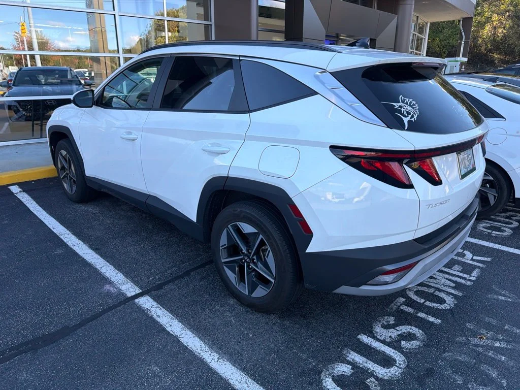 Used 2025 White Pearl Hyundai SEL image 2