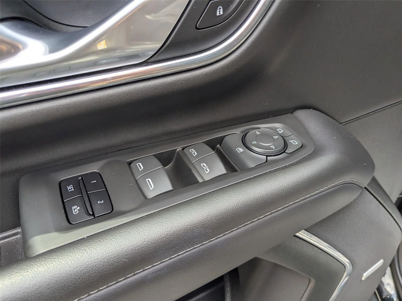 Used 2022 Black Chevrolet Z71 image 13