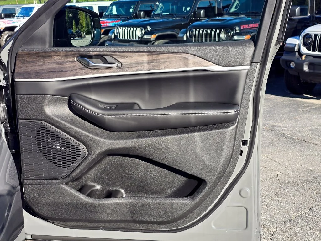 New 2027 Gray Jeep Laredo Altitude image 36