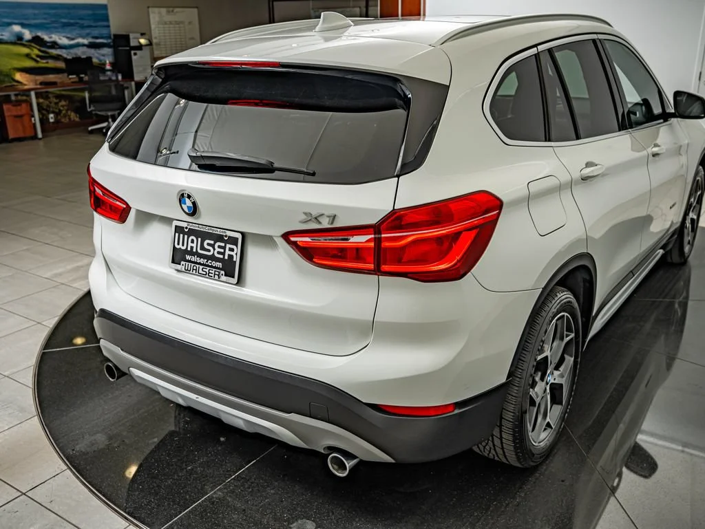 Used 2017 Alpine White BMW xDrive28i image 16
