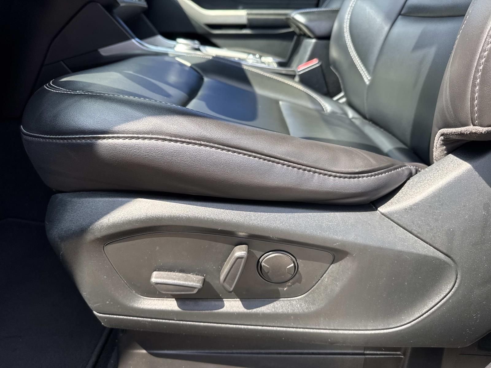 Used 2022 Black Ford XLT image 18