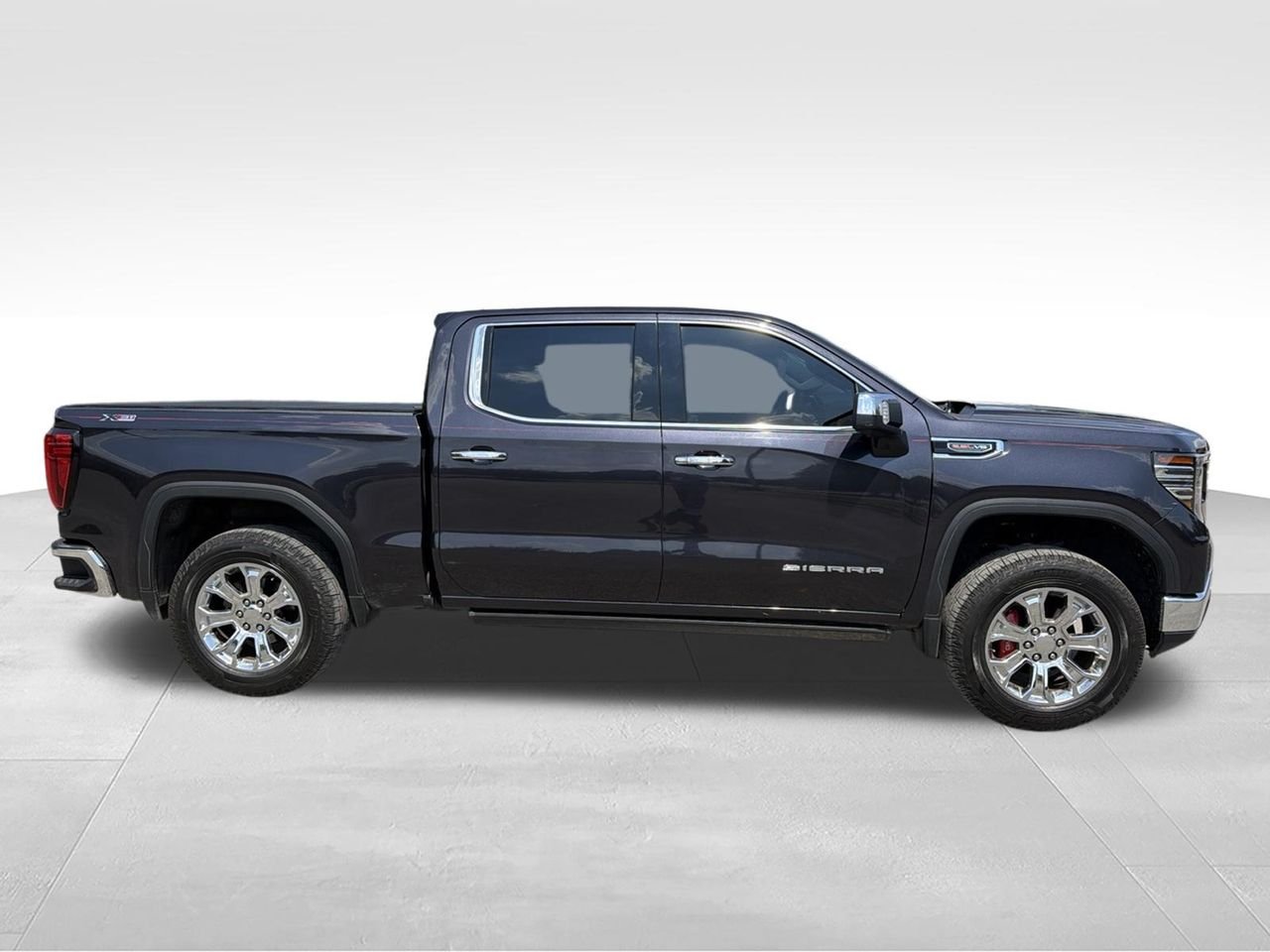 Used 2022 Silver GMC SLT image 4