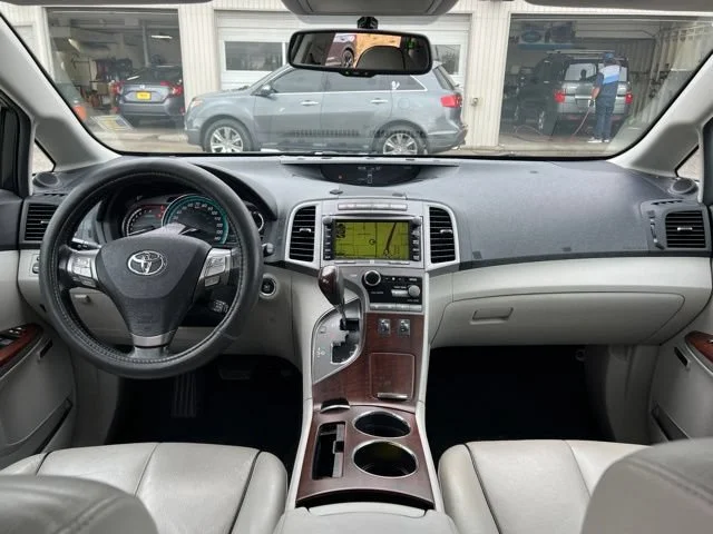 Used 2009 Classic Silver Metallic Toyota Base image 9