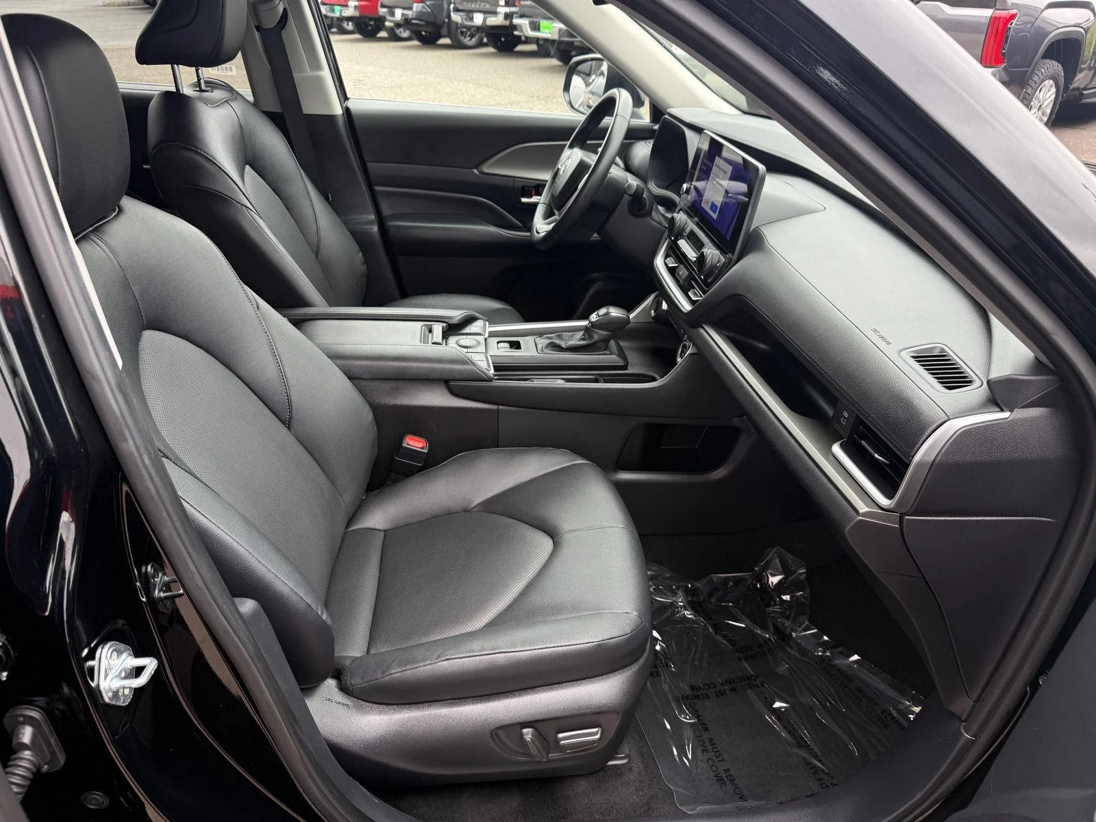 Used 2025 Midnight Black Metallic Toyota XLE image 12
