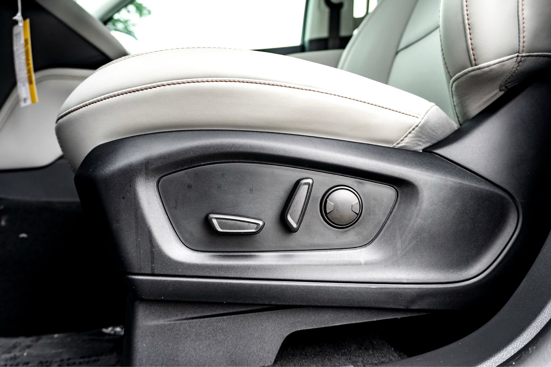 New 2026 Space White Metallic Ford Active image 8