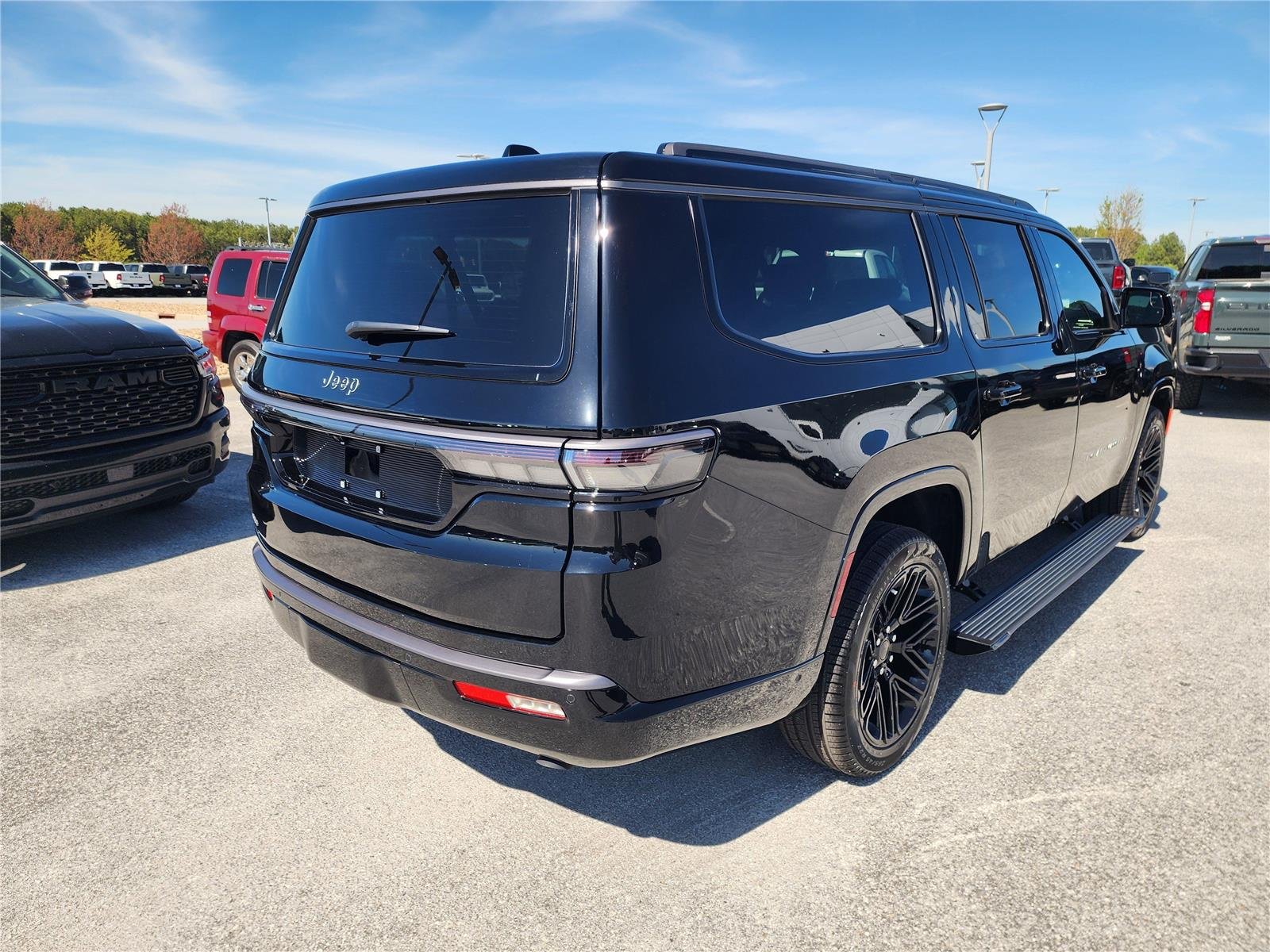 New 2026 High Gloss Black Exterior Paint Jeep Limited Reserve image 6