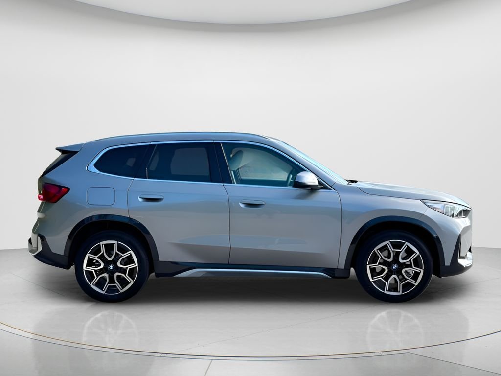 New 2026 Space Silver Metallic BMW xDrive28i image 4