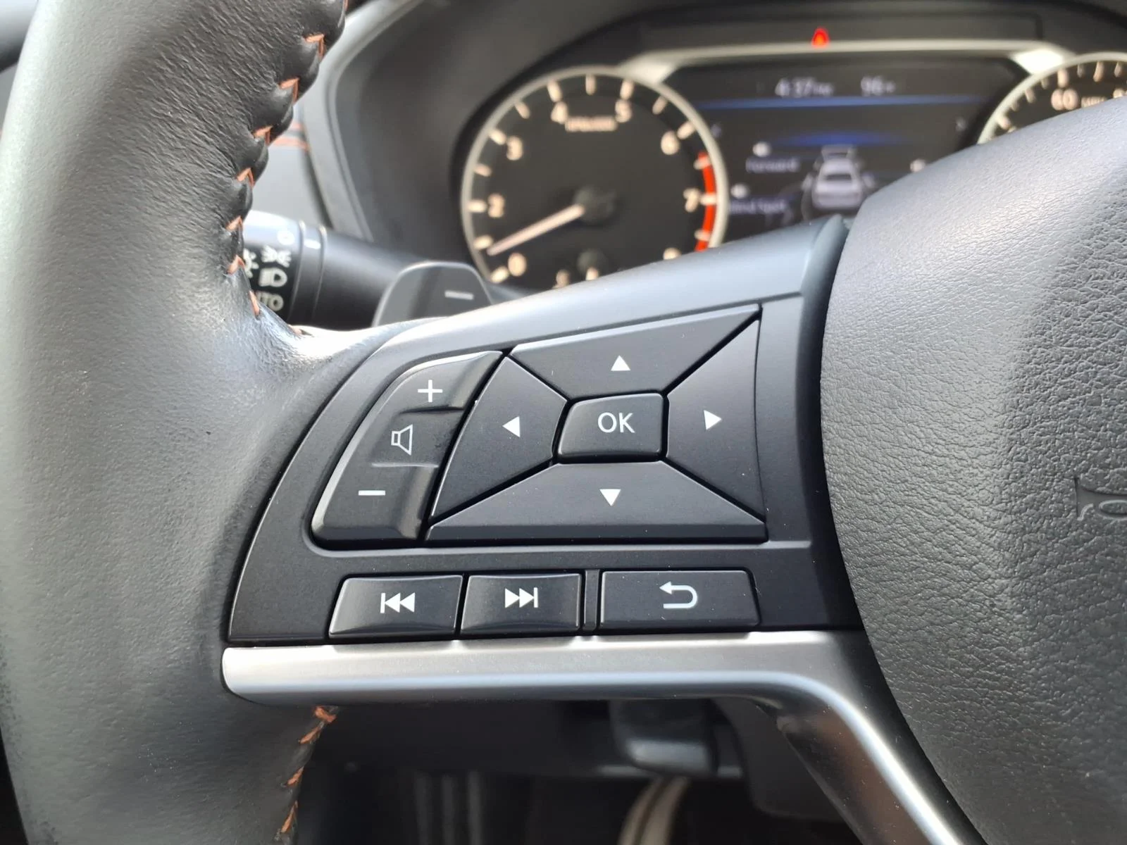 Used 2022 Super Black Nissan 2.5 SR image 20