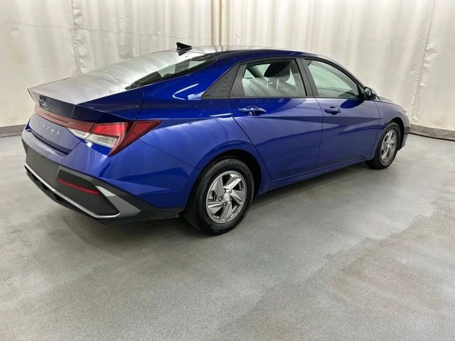 Used 2025 Blue Hyundai SE image 4