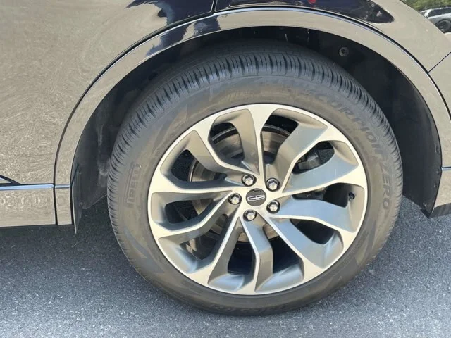 Used 2025 Infinite Black Metallic Lincoln Premiere image 53