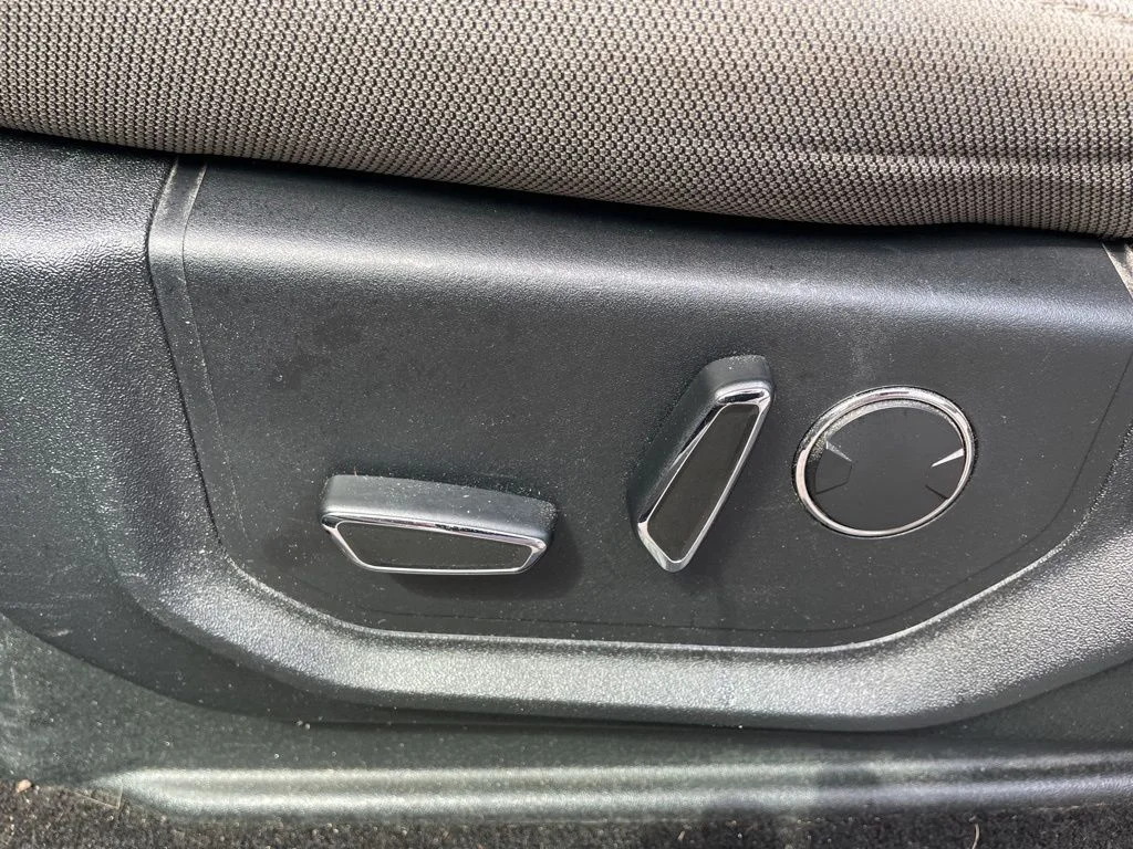 Used 2018 Blue Ford XLT image 18