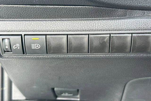 2025 Toyota Corolla LE - Photo 30