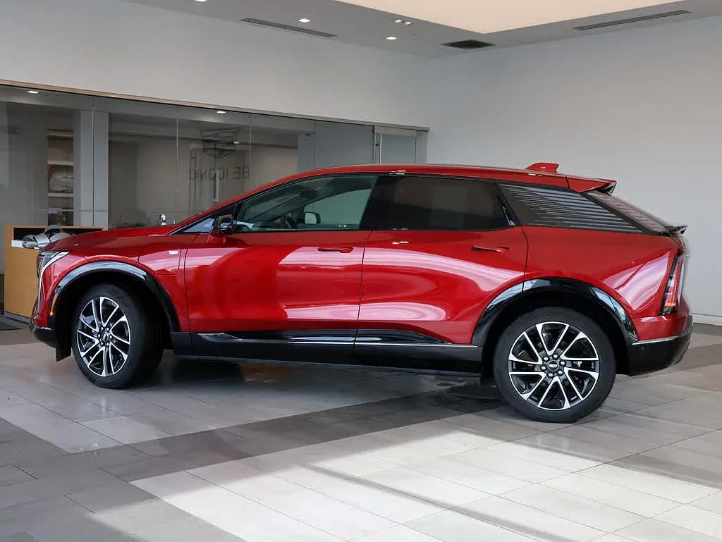 Certified 2025 Cadillac OPTIQ Sport 2 with VIN 3GYK3GMR6SS138200 for sale in Libertyville, IL