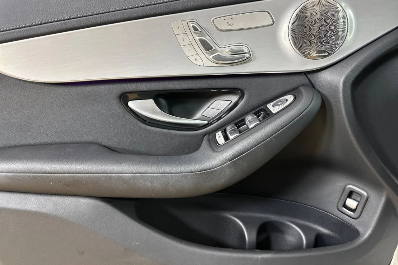 Used 2023 Polar White Mercedes-Benz GLC 300 image 10
