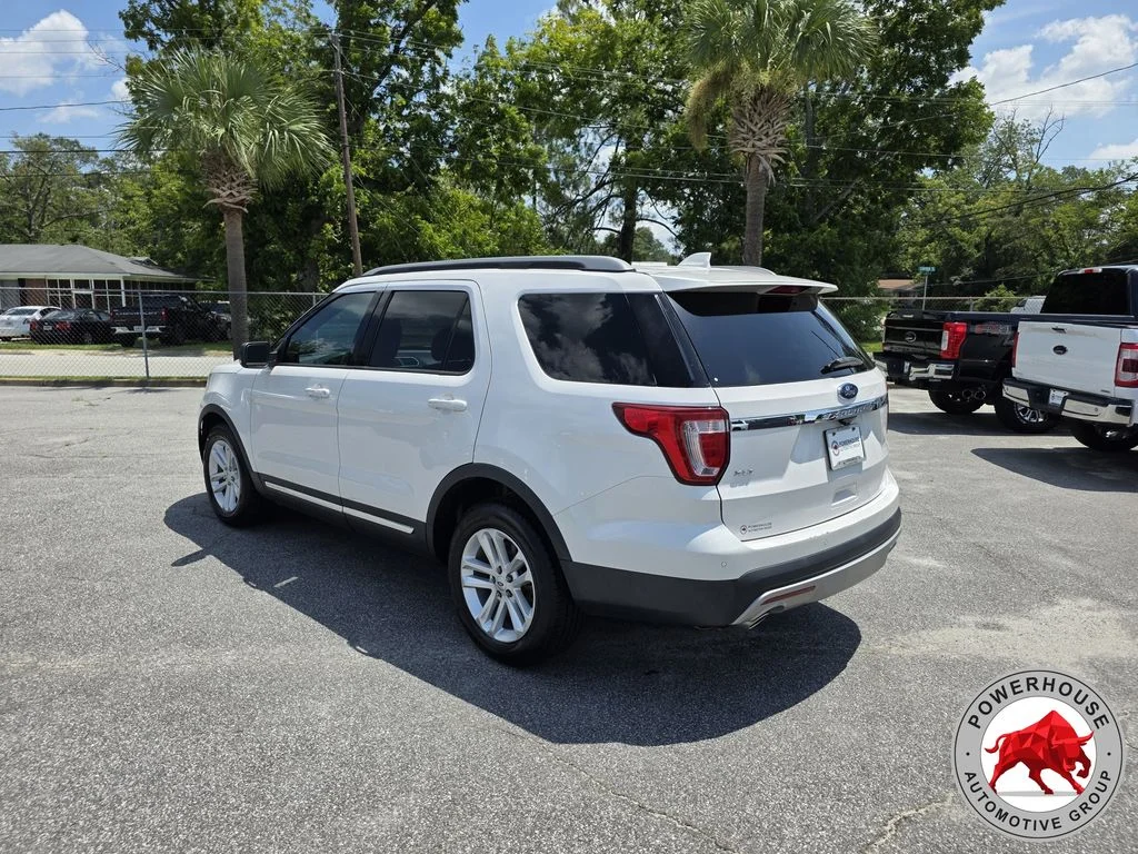 Used 2017 White Ford XLT image 3